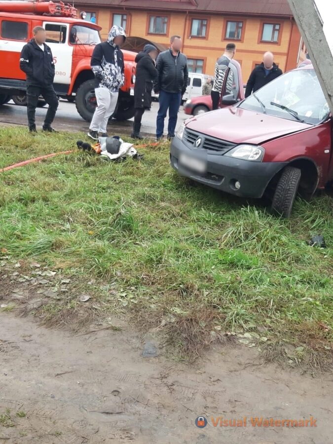 В Тверской области водителя легковушки зажало в машине после ДТП