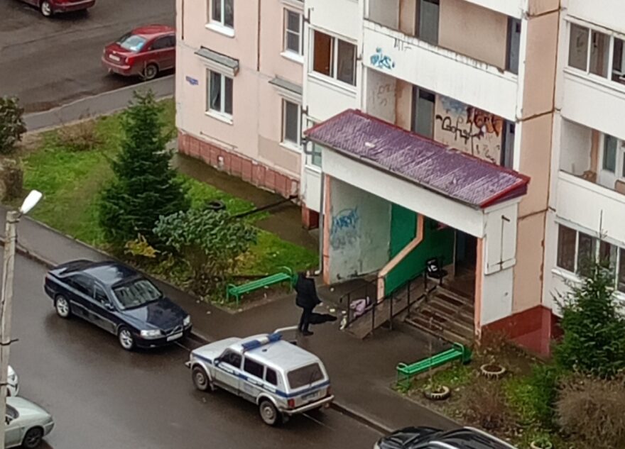 Девочку, выпавшую из окна в Тверской области, экстренно отправили в Тверь Девочку, выпавшую из окна в Тверской области, экстренно отправили в Тверь
