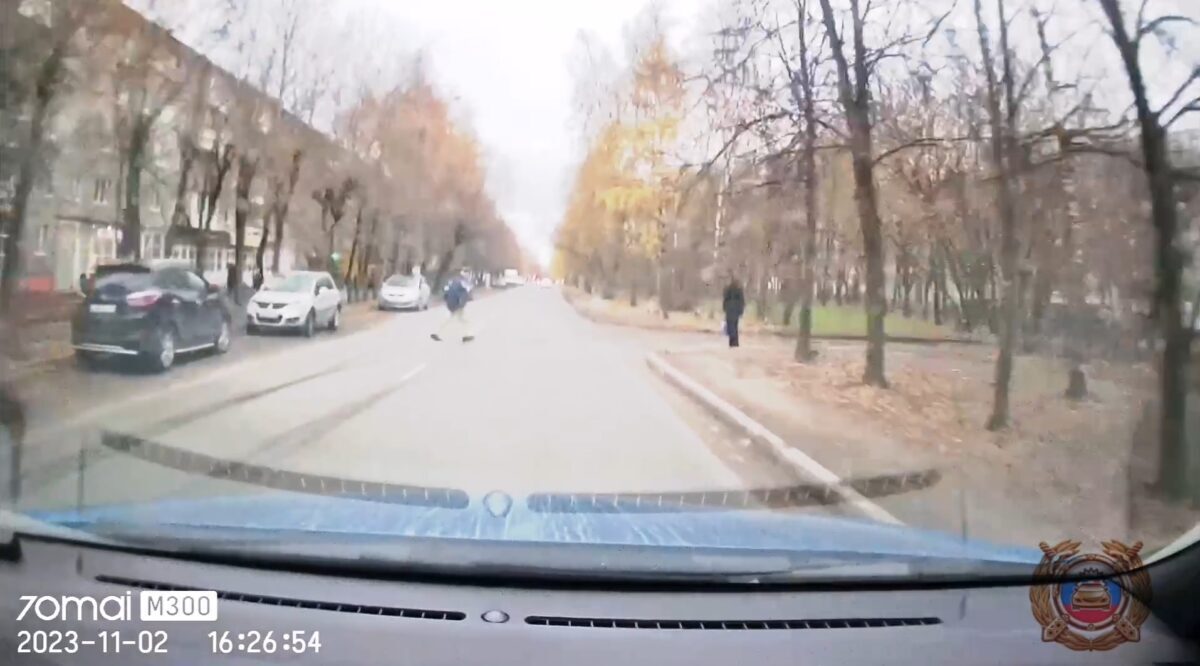 Пожилой пешеход-нарушитель попал под колёса иномарки в Твери Пожилой пешеход-нарушитель попал под колёса иномарки в Твери