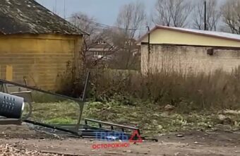 Под Тверью упала новая автобусная остановка