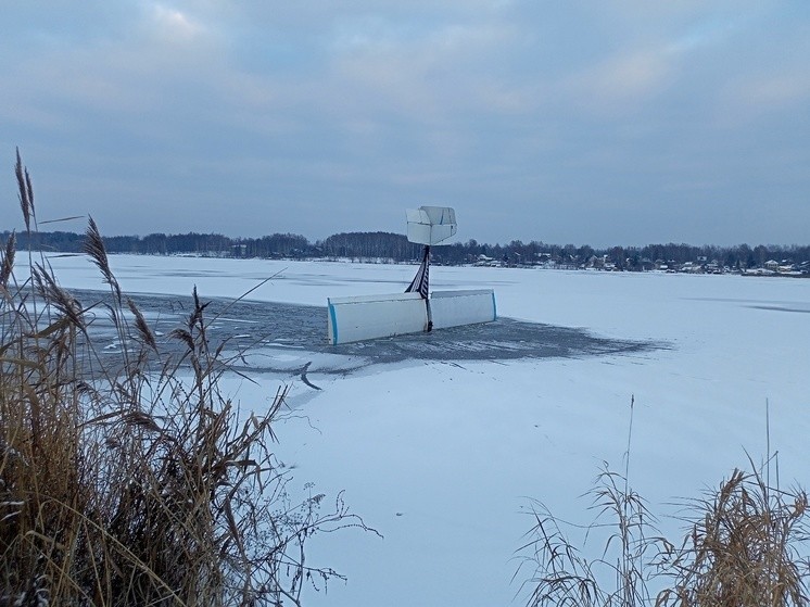 В Тверской области легкомоторный самолет жестко приземлился на Волгу