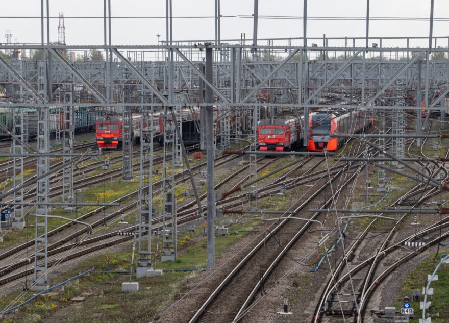 Мужчина погиб под колёсами поезда в Твери