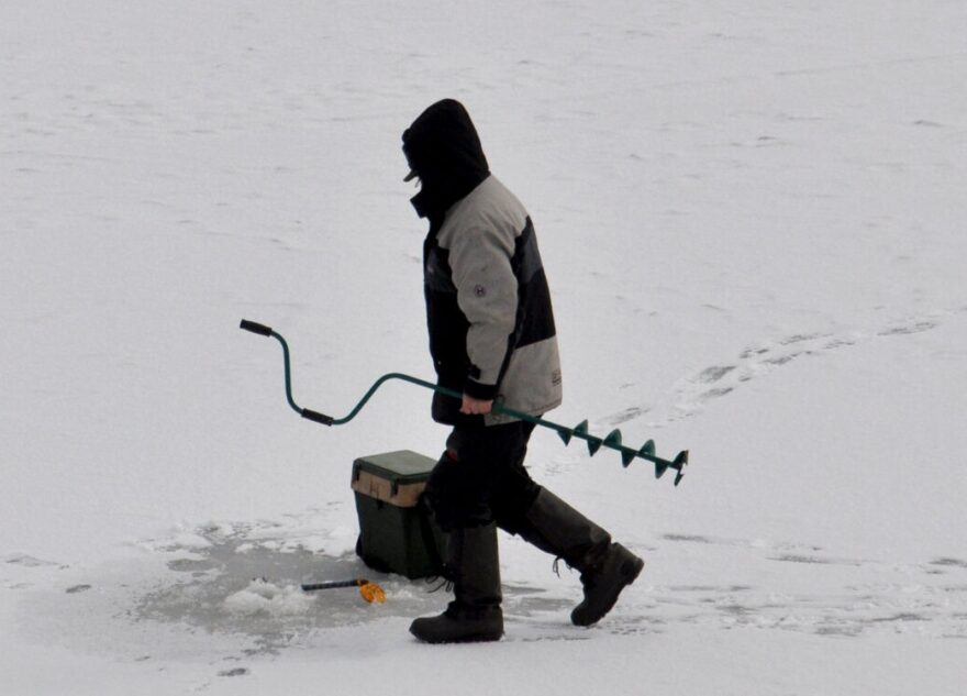 В Тверской области провалился под лед и погиб человек