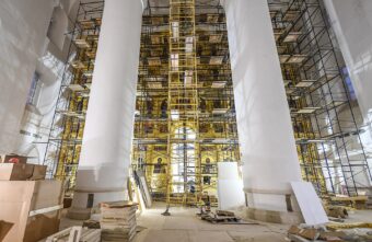 В Спасо-Преображенском соборе Твери завершается монтаж иконостаса