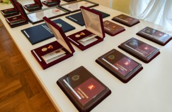Губернатор Игорь Руденя вручил жителям Тверской области государственные и региональные награды Губернатор Игорь Руденя вручил жителям Тверской области государственные и региональные награды