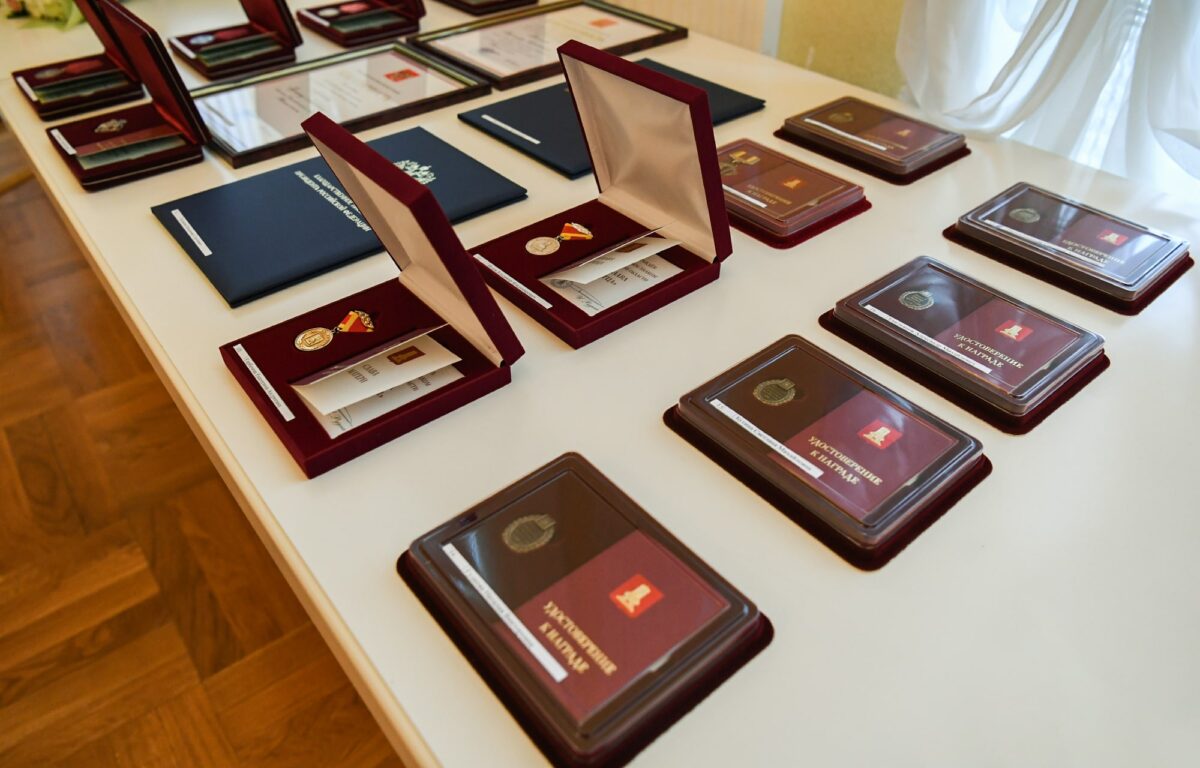 Губернатор Игорь Руденя вручил жителям Тверской области государственные и региональные награды Губернатор Игорь Руденя вручил жителям Тверской области государственные и региональные награды