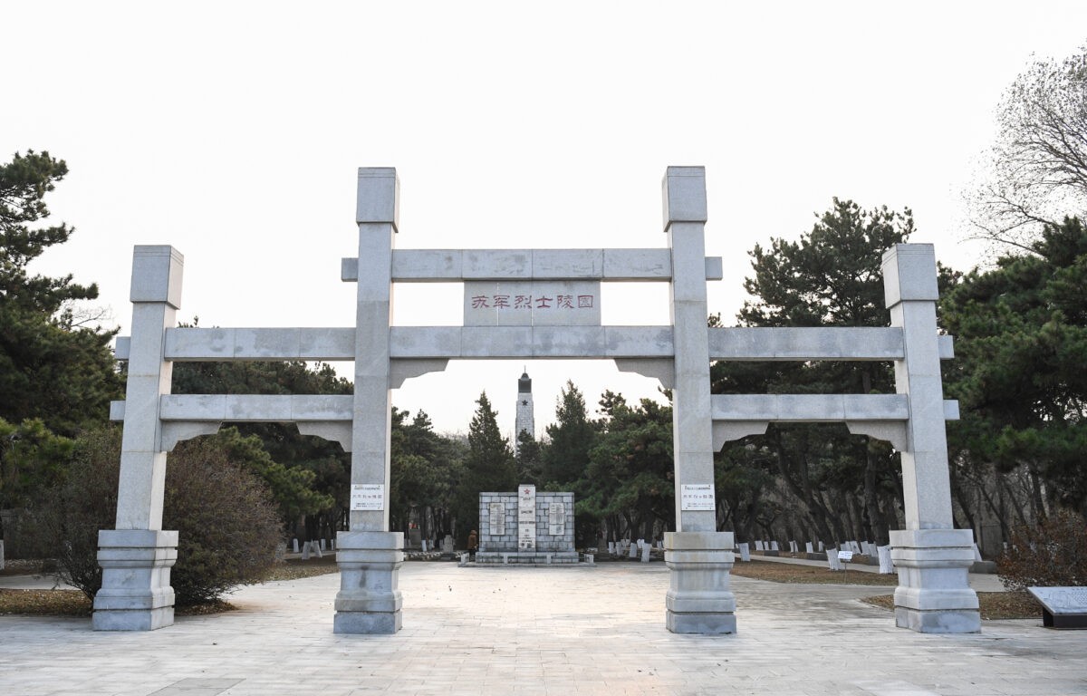 Игорь Руденя и делегация Верхневолжья в Китае почтили память красноармейцев-освободителей города