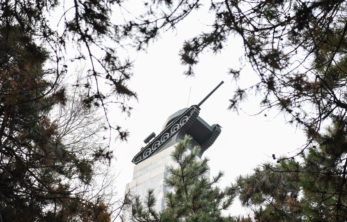 Игорь Руденя и делегация Верхневолжья в Китае почтили память красноармейцев-освободителей города