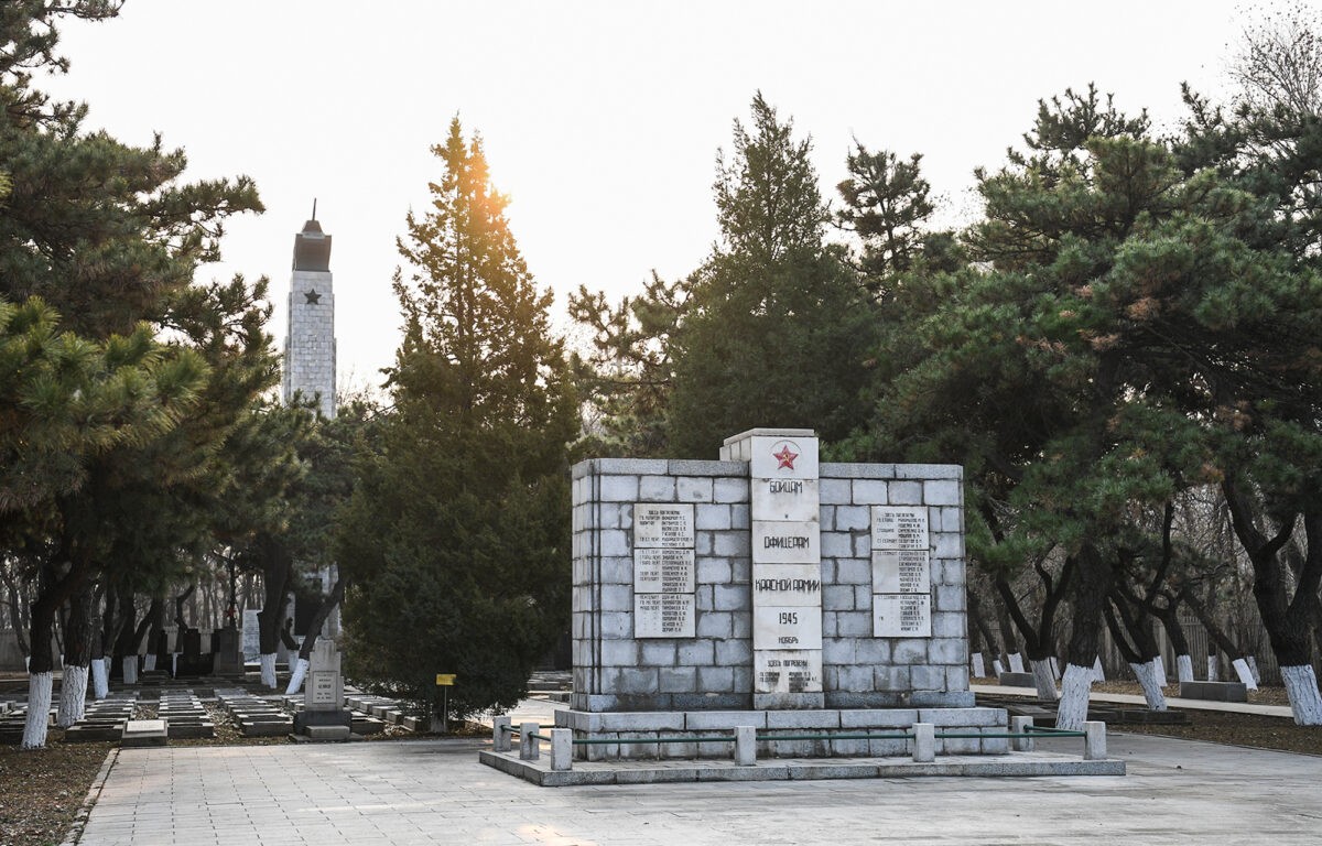 Игорь Руденя и делегация Верхневолжья в Китае почтили память красноармейцев-освободителей города