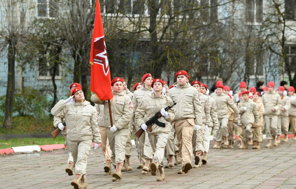 В Твери молодежь прошла маршем в честь исторического события