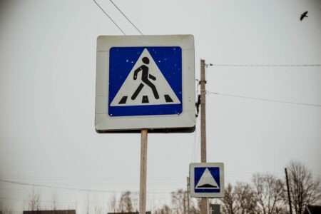 Пешеходам Тверской области рассказали, как обезопасить себя на нерегулируемых пешеходных переходах Пешеходам Тверской области рассказали, как обезопасить себя на нерегулируемых пешеходных переходах