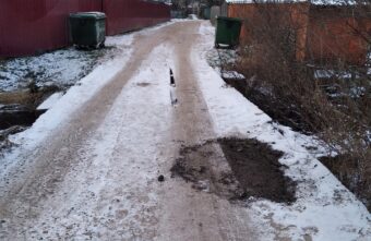 Жители Тверской области недовольны тем, как заделали яму на мосту