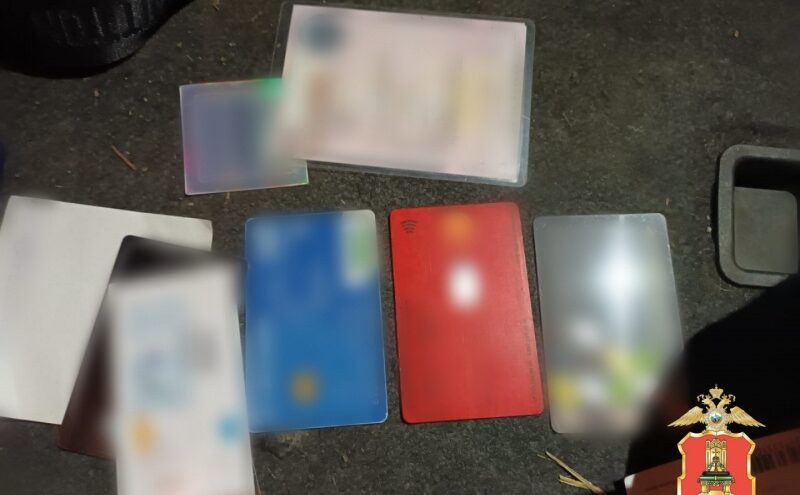 В Тверской области пенсионерка, которая хотела спасти дочь, передала мошеннику 90 тысяч рублей