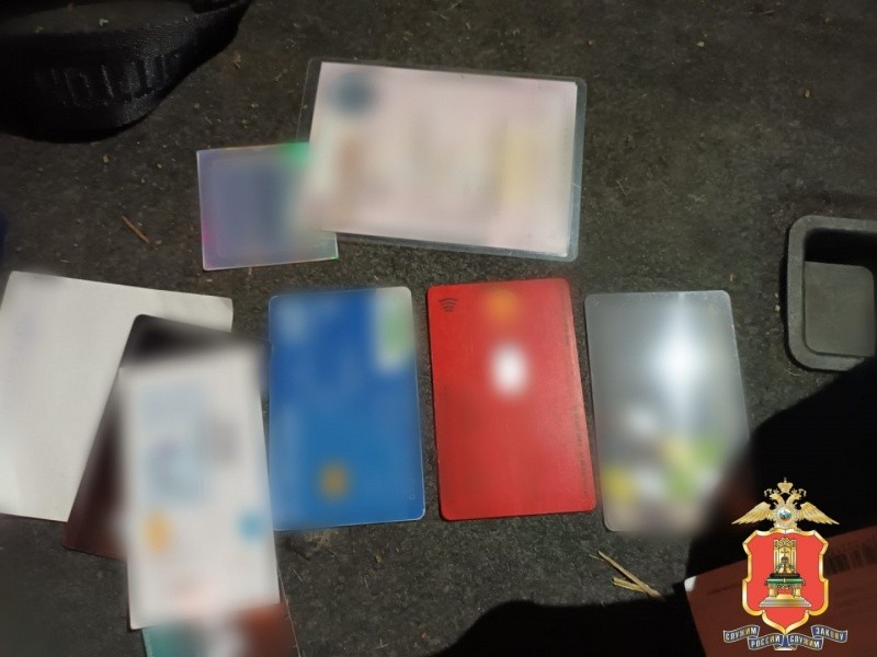 В Тверской области пенсионерка, которая хотела спасти дочь, передала мошеннику 90 тысяч рублей В Тверской области пенсионерка, которая хотела спасти дочь, передала мошеннику 90 тысяч рублей