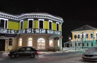 В Торопце проверили архитектурную подсветку и художественную проекцию