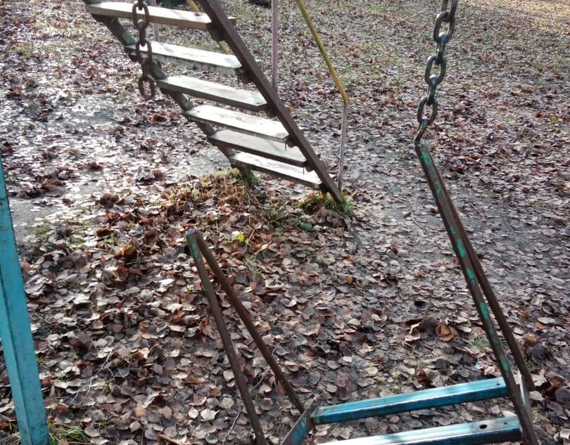 В Тверской области вандалы разгромили детскую площадку