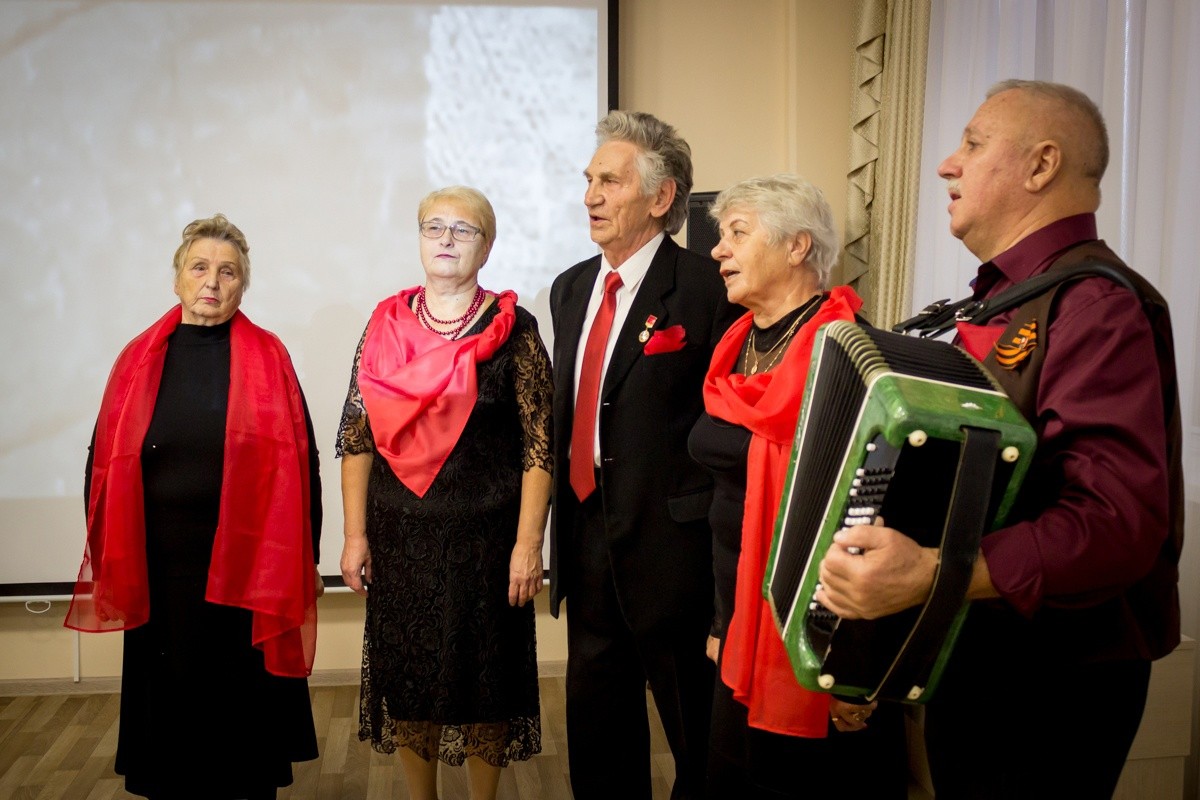 В Лихославле спели комсомольские песни