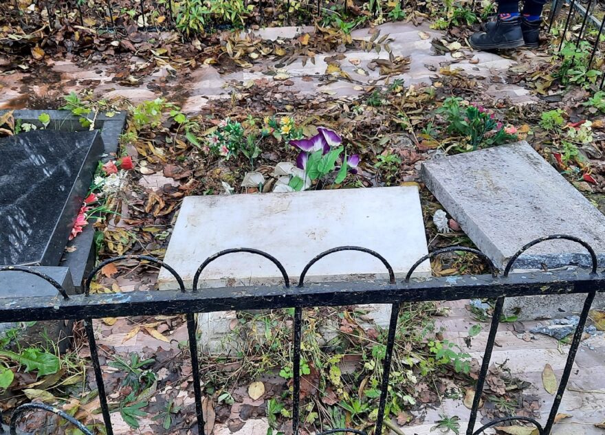 В Тверской области разгромили кладбище