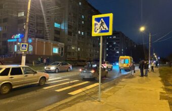 18-летняя девушка попала под колеса машины в Твери 18-летняя девушка попала под колеса машины в Твери