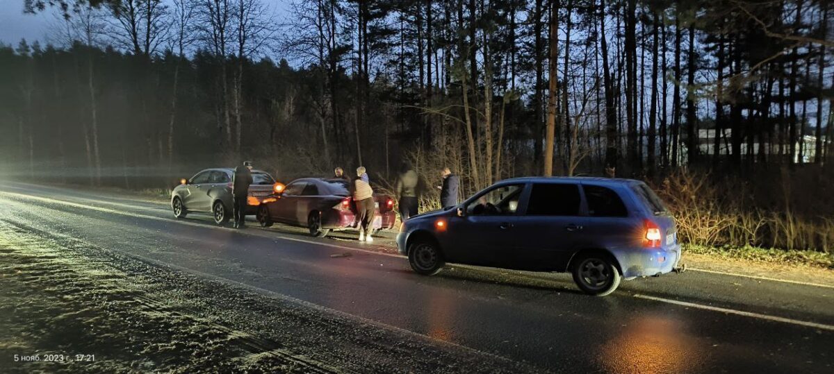 Вечером в Твери произошло массовое ДТП Вечером в Твери произошло массовое ДТП