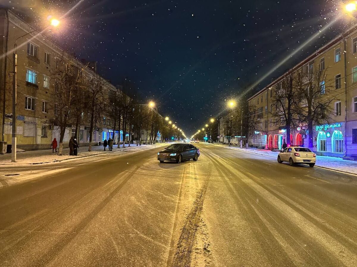 В Твери на проспекте Калинина Фольксваген наехал на пешехода | ТОП Тверь  новости