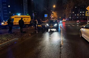 Водитель Kia сбил девушку на зебре в Твери