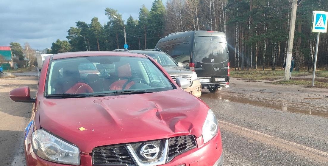 Водитель "Ниссана" сбил пожилого пешехода на зебре в Твери