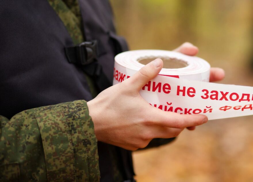 Труп мужчины нашли возле дома в Твери