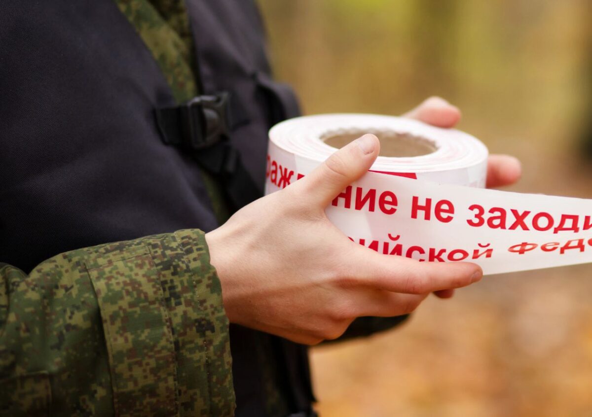 Труп мужчины нашли возле дома в Твери