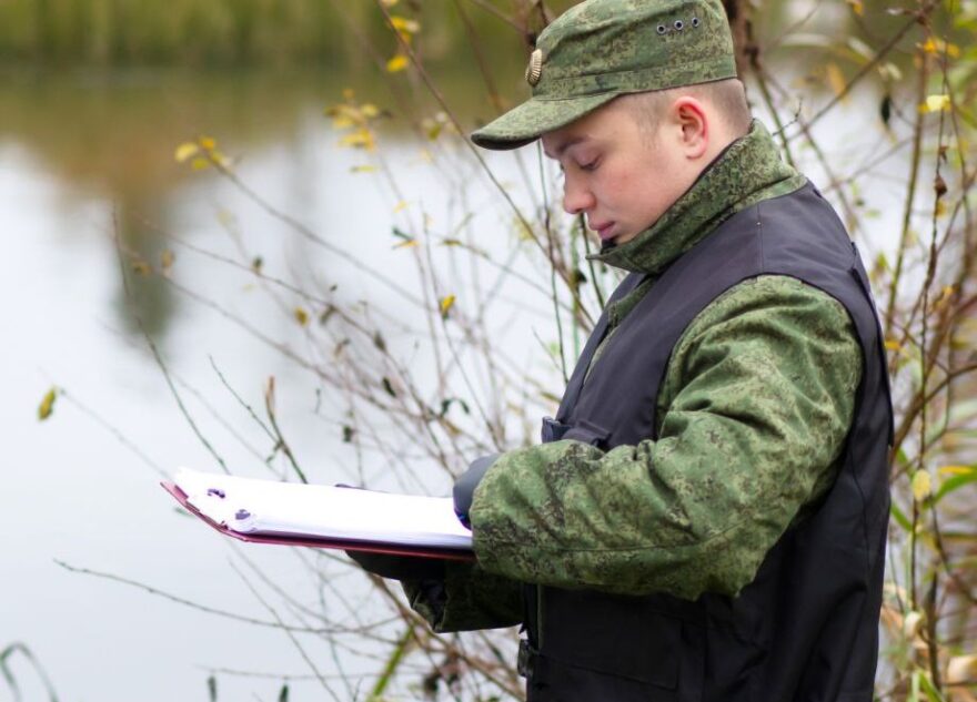 Тело 64-летнего мужчины нашли в озере в Тверской области