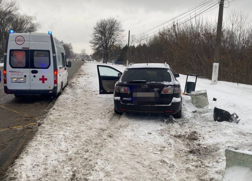 Водитель "Мазды" сбил пожилого пешехода на остановке в Твери Водитель "Мазды" сбил пожилого пешехода на остановке в Твери