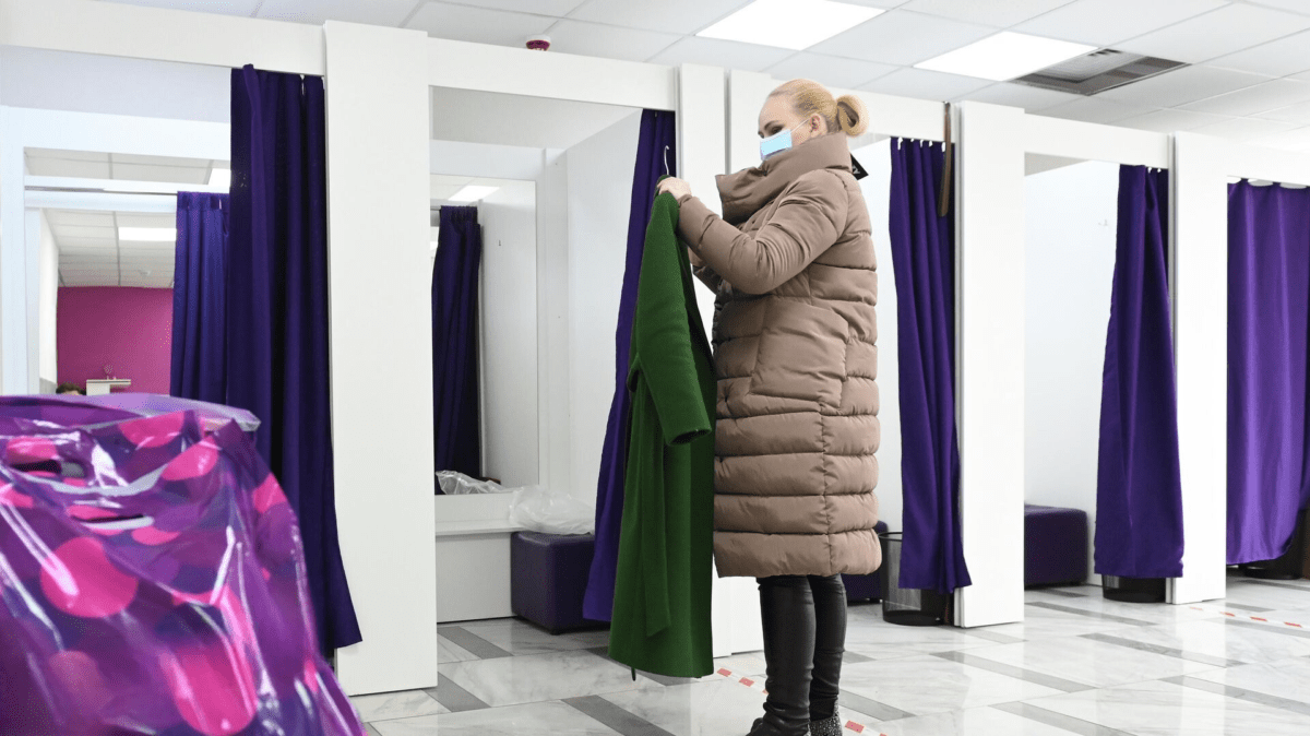 Работницы тверского пункта выдачи заказов забирали себе чужие посылки