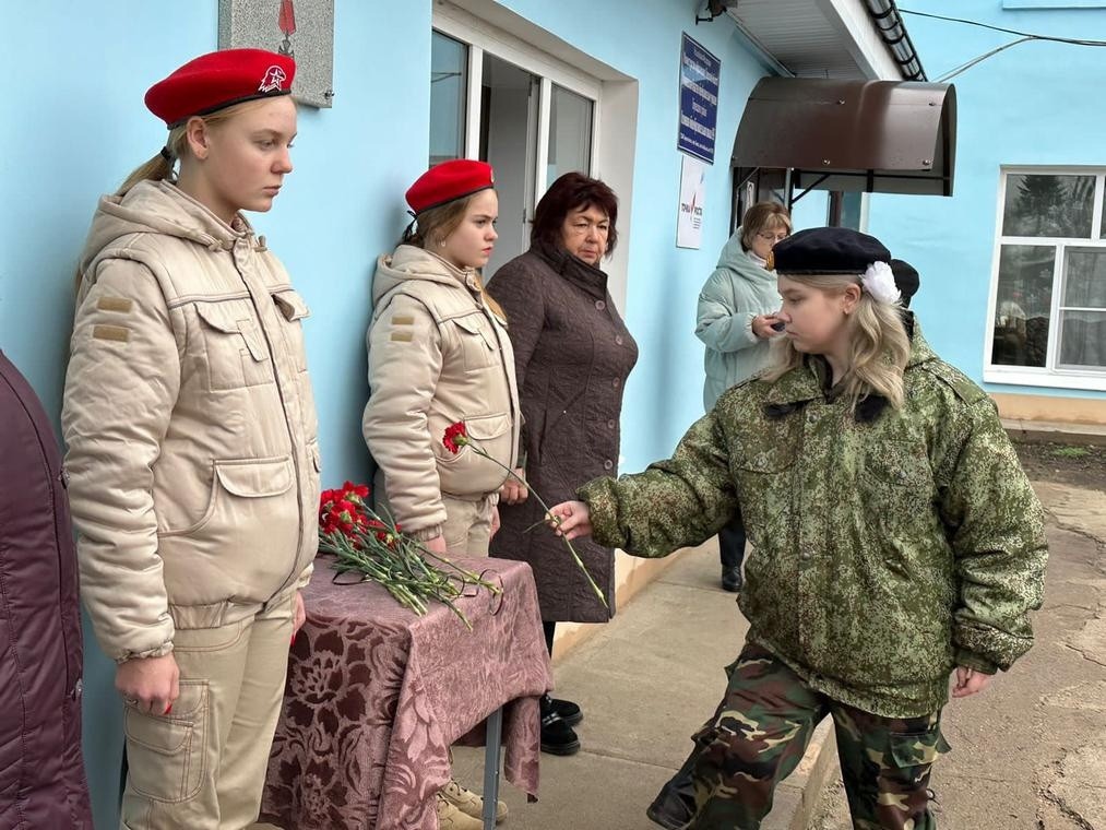 В Торопце открыли памятную доску герою, погибшему в зоне СВО