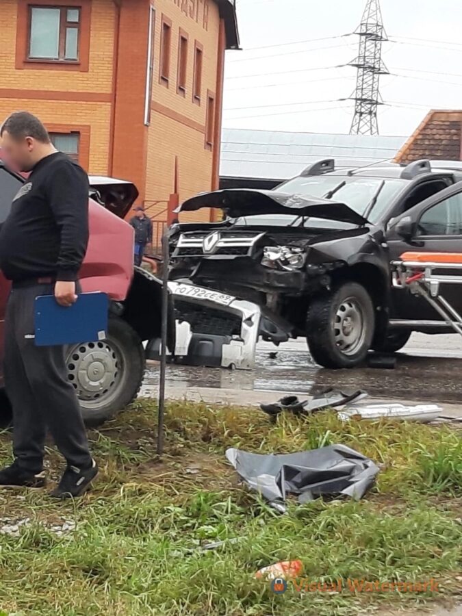 В Тверской области водителя легковушки зажало в машине после ДТП