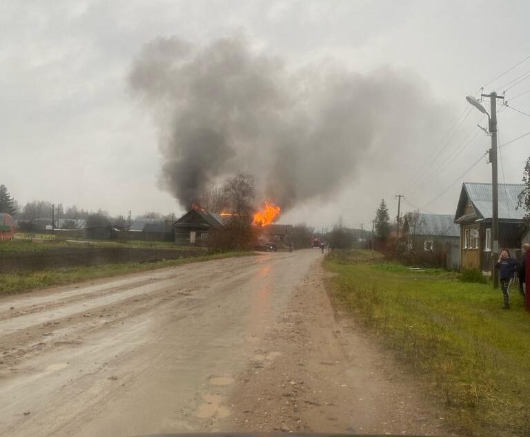 В Тверской области за полтора часа потушили пожар в доме многодетной семьи В Тверской области за полтора часа потушили пожар в доме многодетной семьи