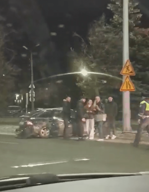 В центре Твери заметили попавшую в ДТП «Ладу» на обочине