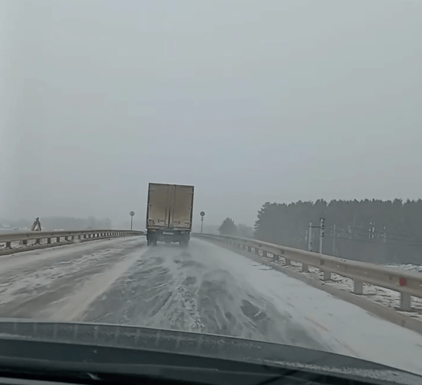 На трассе М-11 под Тверью восстановлено движение по путепроводу