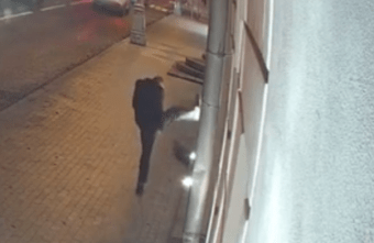 Тверской драмтеатр просит помощи в поисках вандала Тверской драмтеатр просит помощи в поисках вандала