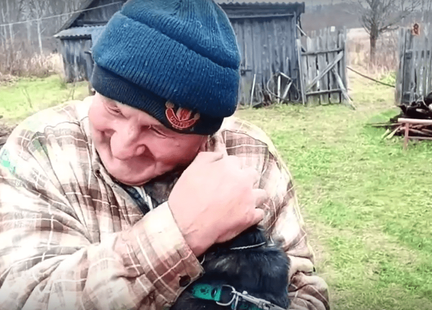 Дедушке из Тверской области вернули друга, оставленного на Украине Дедушке из Тверской области вернули друга, оставленного на Украине
