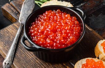 Жителям Тверской области рассказали, как правильно хранить и есть красную икру Жителям Тверской области рассказали, как правильно хранить и есть красную икру