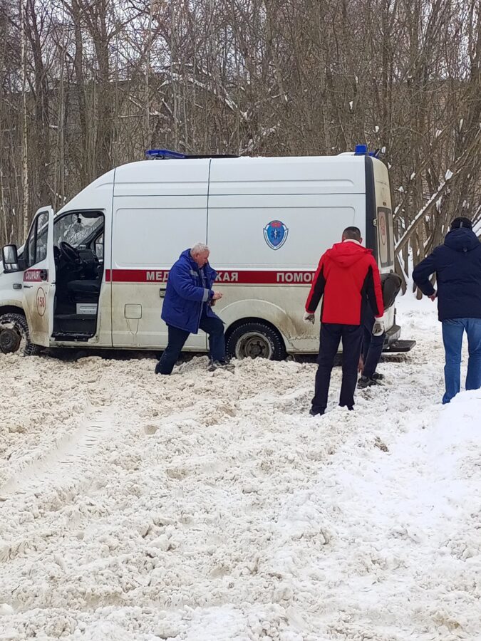 Из-за застрявшей скорой дети в Тверской области не могли дождаться госпитализации