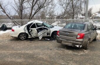 На Тверецком мосту столкнулись «Волга» и «Датсун», есть пострадавшие На Тверецком мосту столкнулись «Волга» и «Датсун», есть пострадавшие