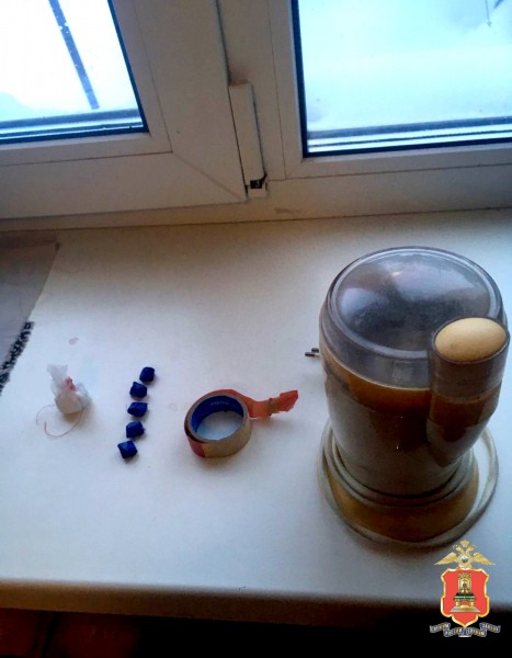 В Твери полицейские задержали мужчину и женщину с крупной партией синтетических наркотиков