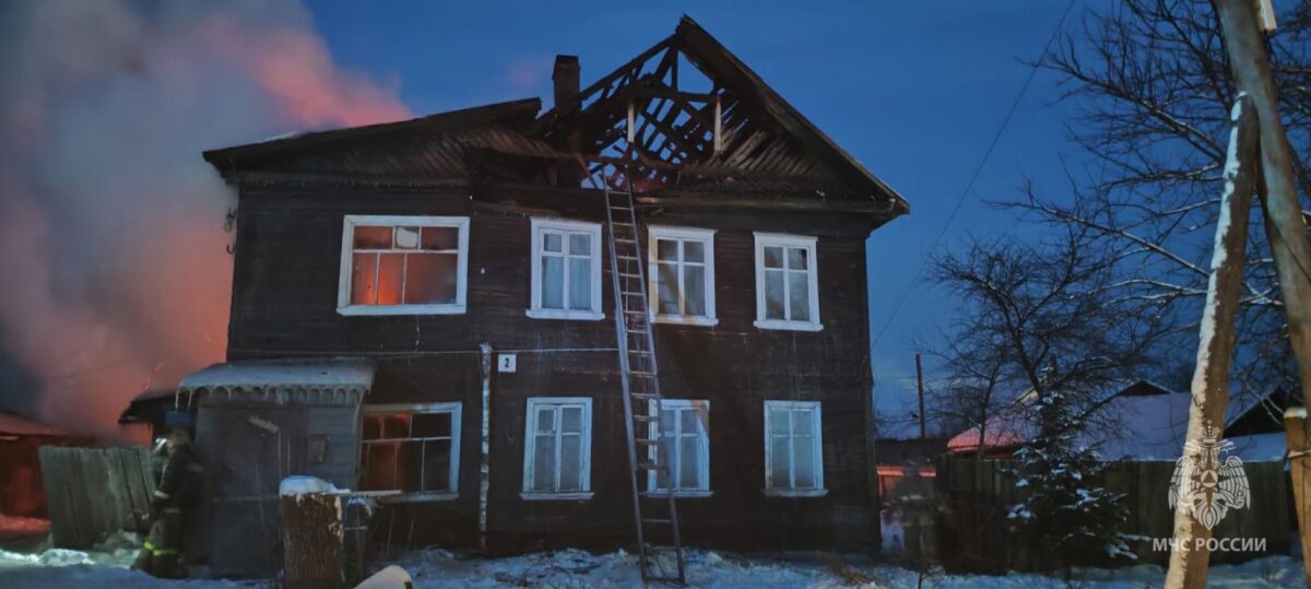 Пожар в многоквартирном доме в Тверской области тушили семь часов