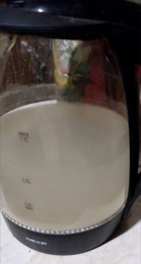 Жители села в Тверской области пьют мутную белую воду