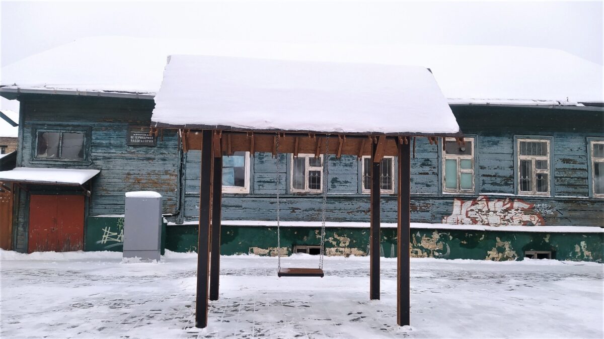 В городе Тверской области установили необычные качели