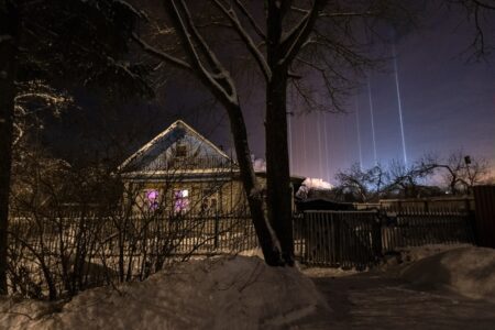 В Тверской области небо пронзили столбы света