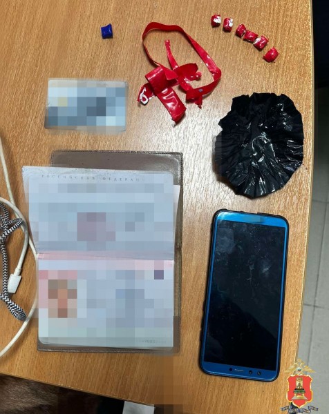 В Твери полицейские задержали мужчину и женщину с крупной партией синтетических наркотиков
