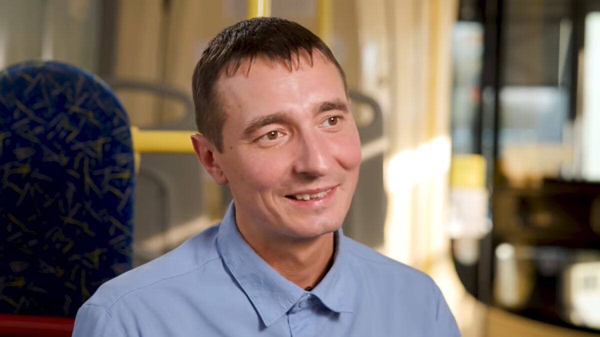 Водитель тверского автобуса рассказал про ДТП, зарплату и навоз в салоне