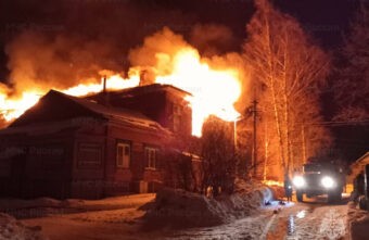 Крупный пожар произошёл в Тверской области в многоквартирном доме